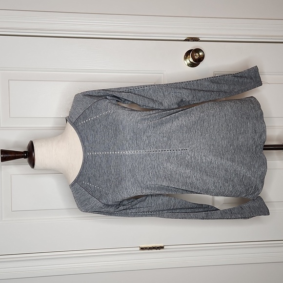 ATHLETA Lasercut Foothill Heather Long Sleeve Top Gray Size XS - Picture 1 of 12